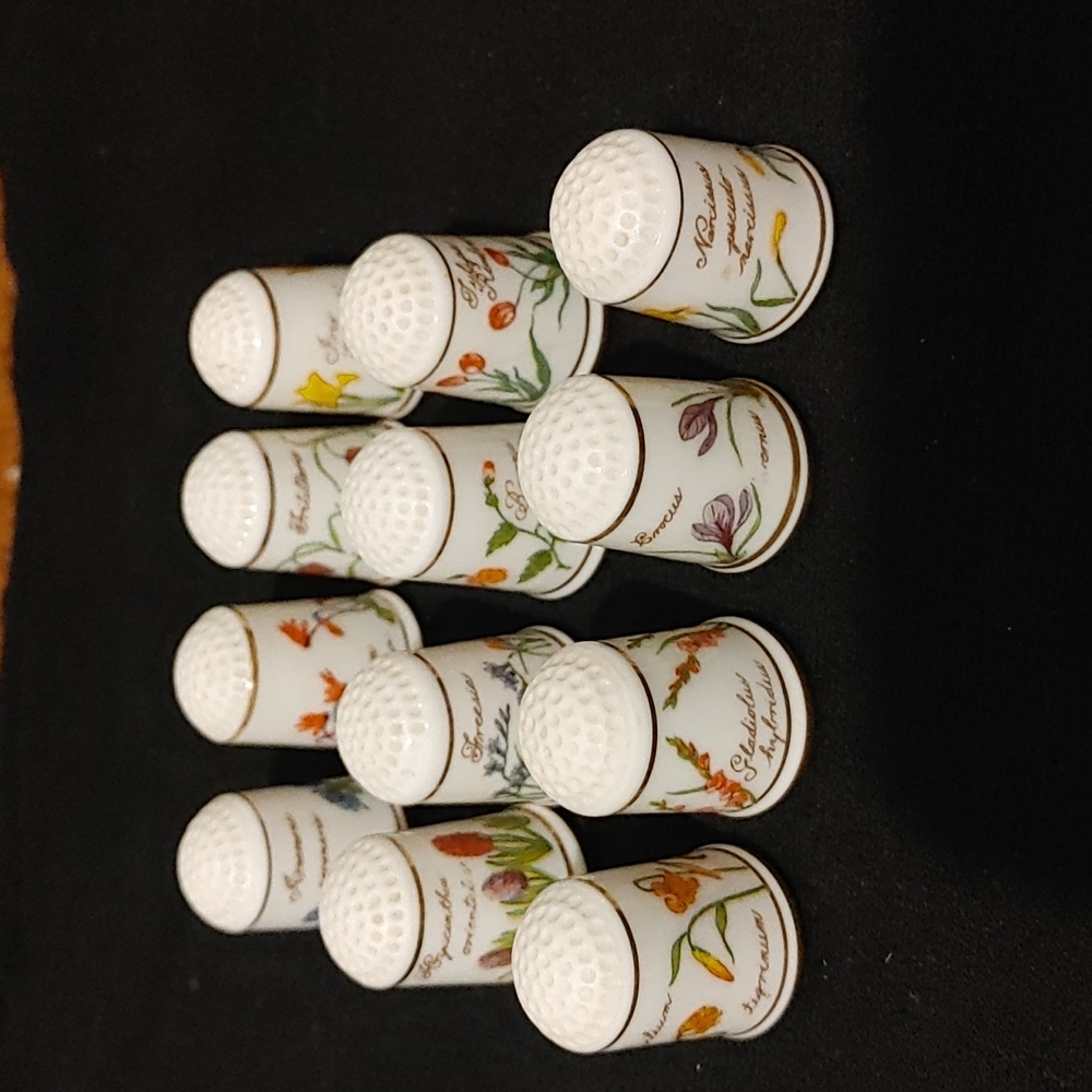 Complete Set Of Franklin Mint Set Of 12, Flowers of Holland thimbles